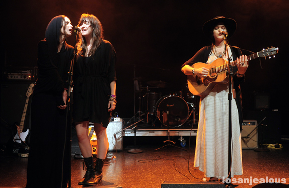 Soko and friends - El Rey